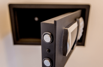 How Much Money Does a Vending Machine Hold? Storage Capacity